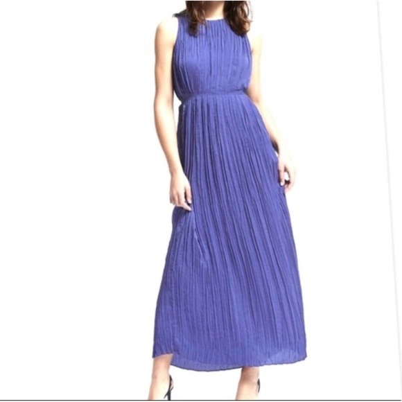 banana republic blue pleated dress Shop Banana Republic Clothing and Dresses at SilkRoll. Trade with us! main image 1